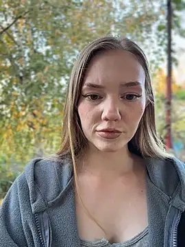 MilaMoone élő XXX-chatje
