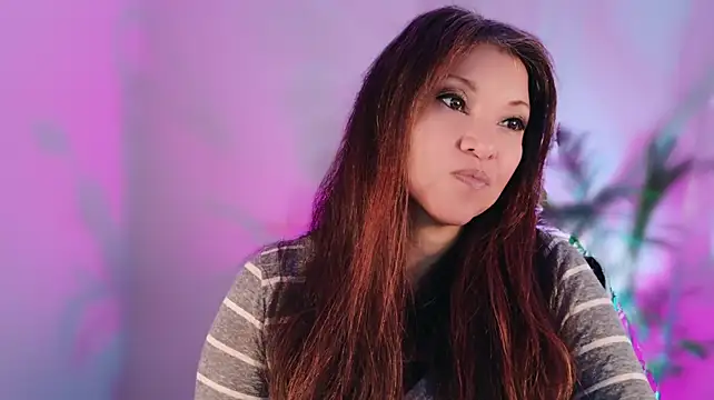 DivineLynn: онлайн-секс-чат