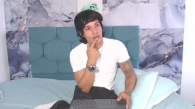 צ'אט XXX בשידור חי של MaximilianRoth