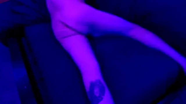 Show modela Time2playN303party na web-kameri