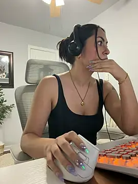 XXX chat uživo modela YourQueen18