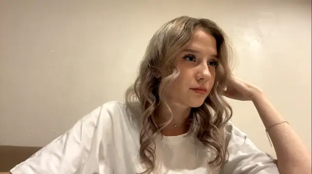 MintaBumpsn Live XXX chat