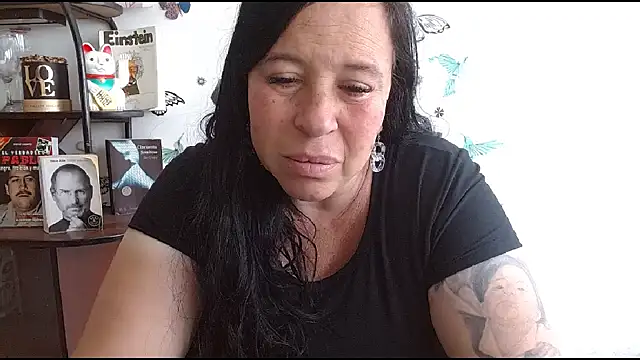 LauraMallioni's Live XXX Chat