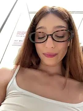 Chatroom XXX en direct de LilluKatten