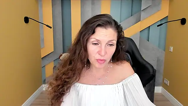 Chatroom XXX en direct de EllaLong