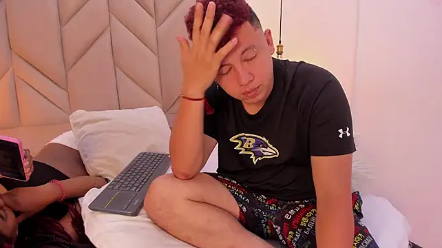 XXX chat uživo modela AxelandVioleta