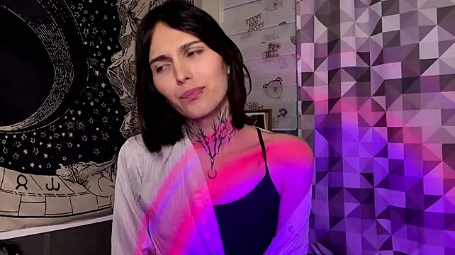 Show modela SweetFemBoyy na web-kameri