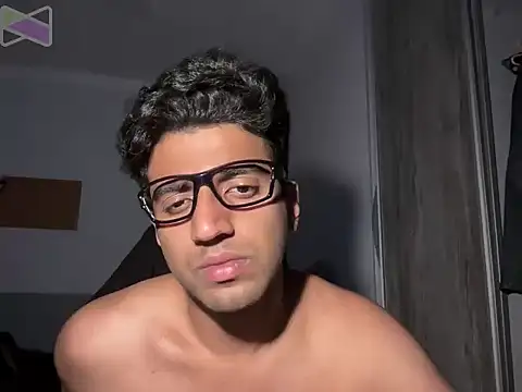 צ'אט XXX בשידור חי של Wirefoxboy6767