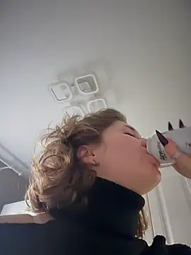 XXX chat uživo modela KellyKeler