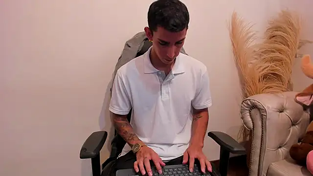 Phillip_Jr élő XXX-chatje