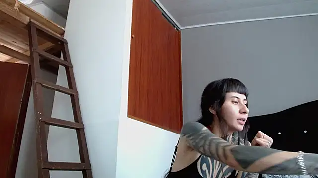 دردشة Emilia_1995 الجنسية المباشرة