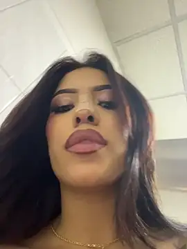 MystiqueXXX Adlı Modelin Canlı XXX Sohbeti