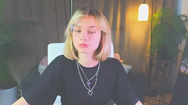 Онлайн чат XXX NoraMoreau