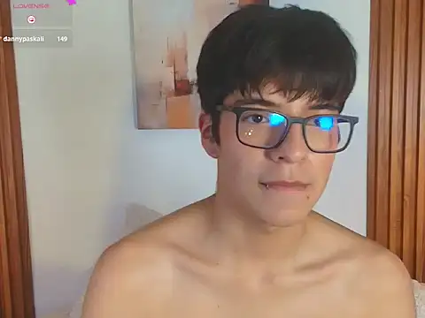 Milo_Wolff Chat XXX in diretta