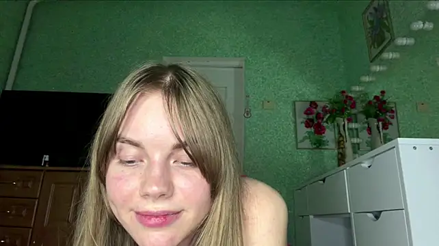 SunnyStrike live XXX chat