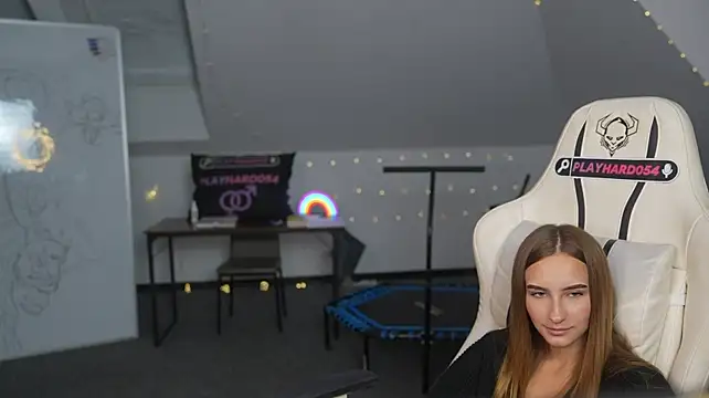 Elina_rose054 élő XXX-chatje