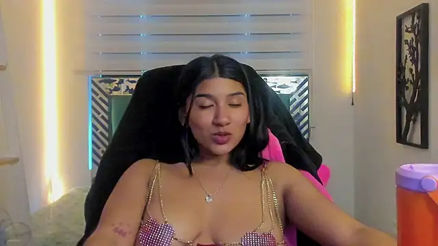 Aurora_Blazee's Live XXX Chat