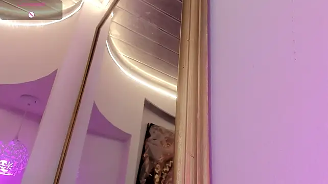 Chat +18 de conny__curly ao vivo