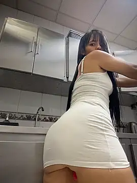 Chat +18 de LuxeBrunetteXXX ao vivo