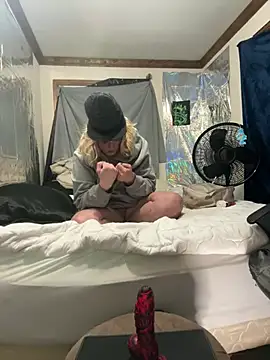 KITTYBOOBOOFUXX webkamerás műsora