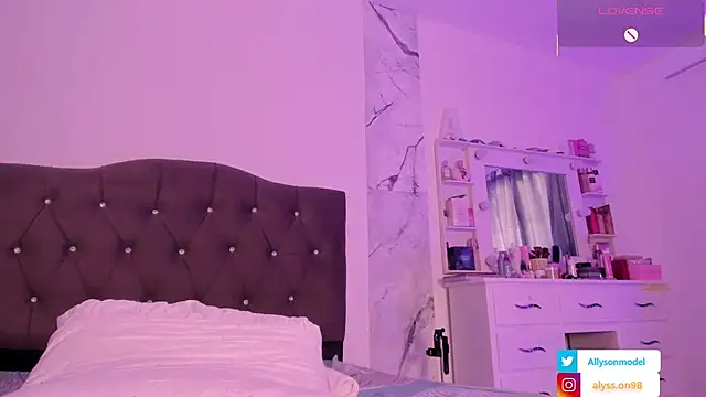 alysson_18's Live XXX Chat