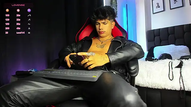 Chat XXX en directo de LyleBennett_