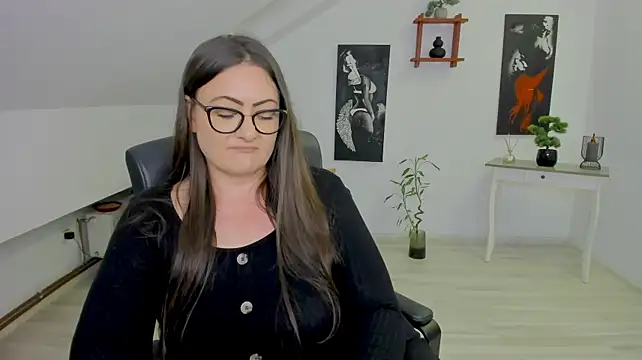 MistressDarrah 라이브 XXX 채팅