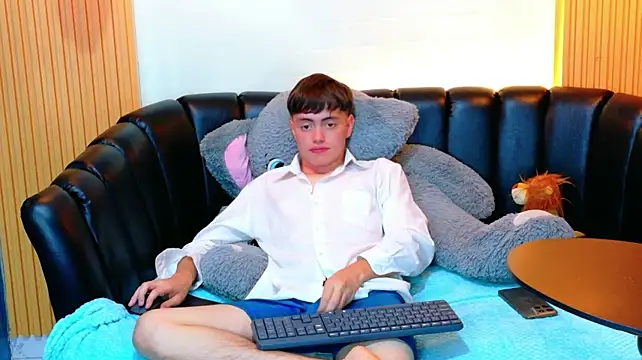 Brian_Montes Chat XXX in diretta