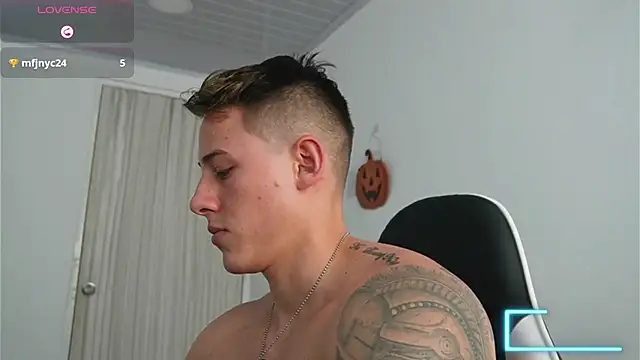 Muscle_King_Cum: онлайн-секс-чат
