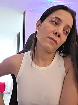 צ'אט XXX בשידור חי של miaeyex