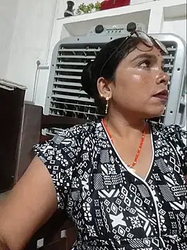 Chat XXX en directo de Mahi_hote