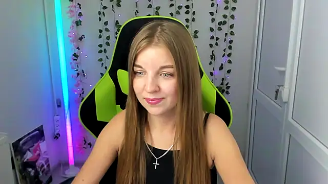 צ'אט XXX בשידור חי של LuckyKinsley