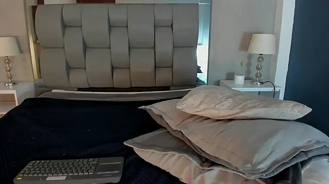 Charlie___Musk Adlı Modelin Canlı XXX Sohbeti