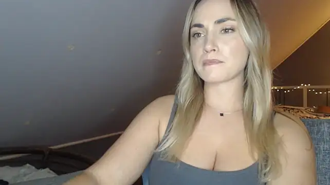 Chat +18 de ScarlettSensitive ao vivo