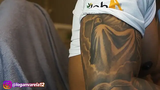 XXX chat uživo modela LoganVarela