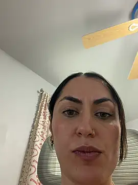YourQueen18 লাইভ XXX চ্যাট
