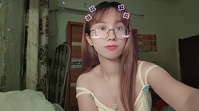 Chatroom XXX en direct de Lili_666