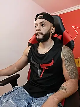 צ'אט XXX בשידור חי של Mike_savage3
