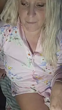 Chat XXX en directo de Bella_Squirts