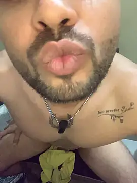 Chatroom XXX en direct de SaltyYoungDaddy