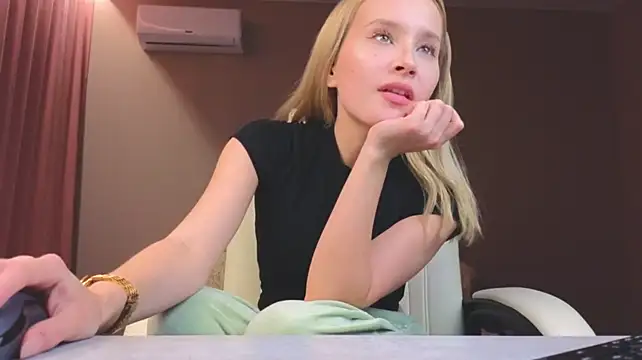 Marietta_Castro Obrolan Langsung XXX