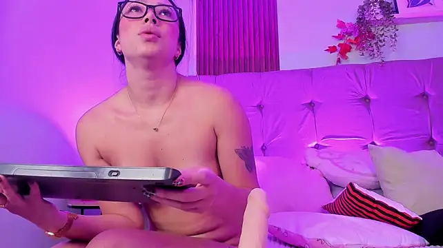 XXX chat uživo modela lilyy_evanss