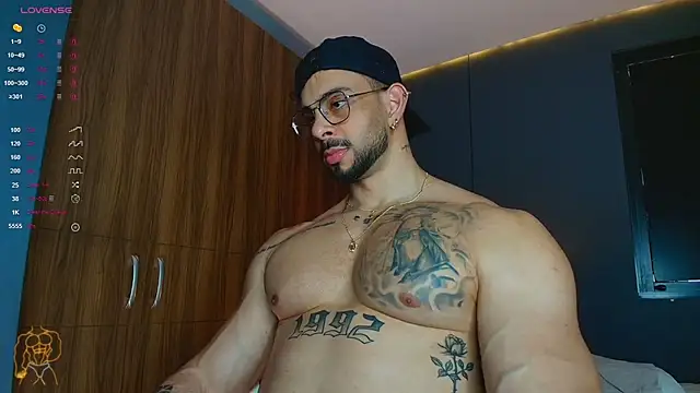 massimo_visconti Adlı Modelin Canlı XXX Sohbeti