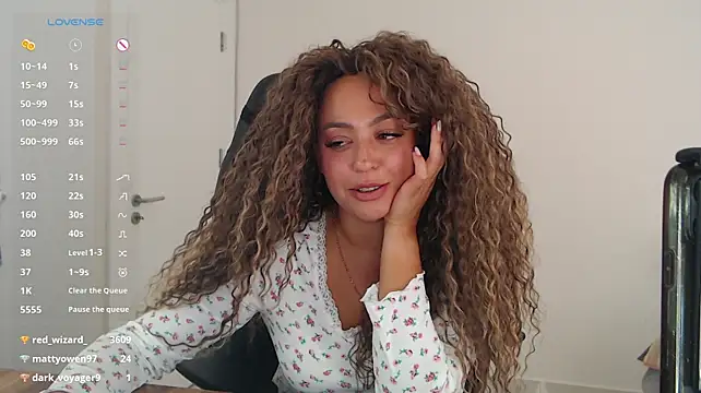 Chatroom XXX en direct de _Just_A_queen_3_