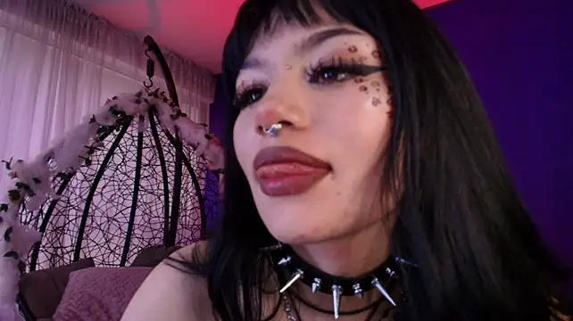 צ'אט XXX בשידור חי של mavis_black