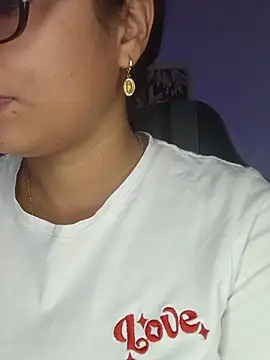 Alizon_1's Live XXX Chat