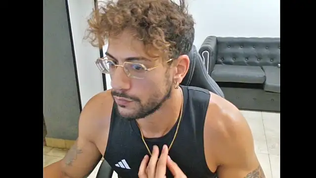 ItalianShadow Chat XXX live