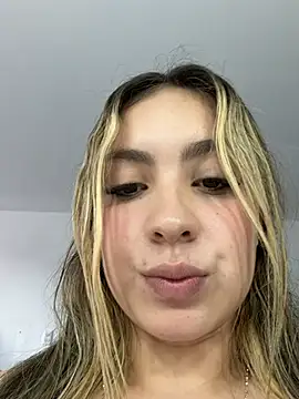 Cloee_Rainbow1's Live XXX Chat