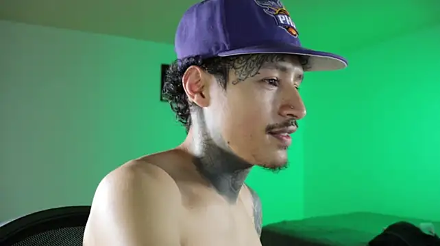 trieone Live XXX Chat