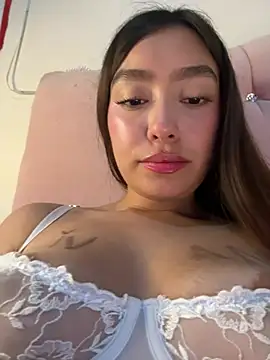 צ'אט XXX בשידור חי של Miakittyyy